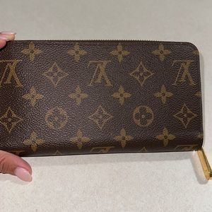 Authentic Monogram Zippy Wallet M42616